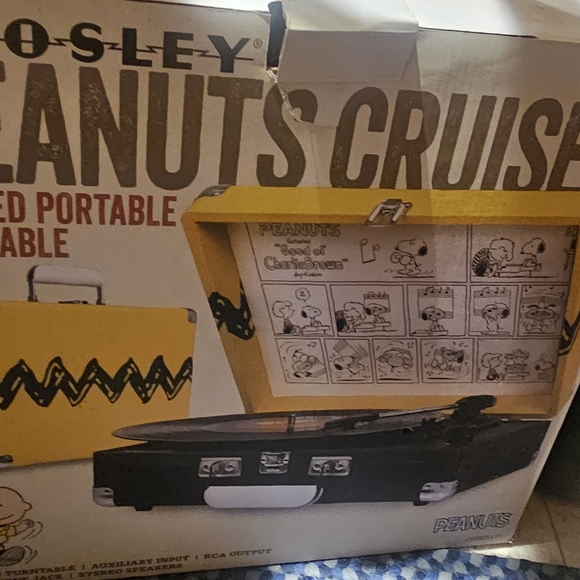 Crosley Peanuts Cruiser Turntable - Yellow and Black